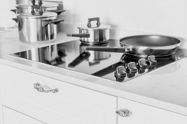 Electricity cooker hobs image by Tracy Ben (via Shutterstock).